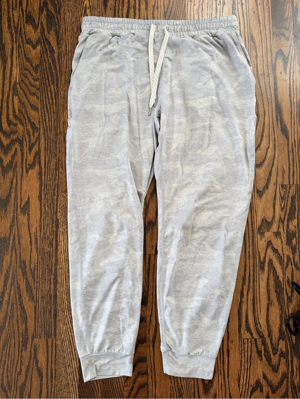 Vuori camo Light Gray Jogger Sweatpants - Comfortable Everyday Bottoms small
